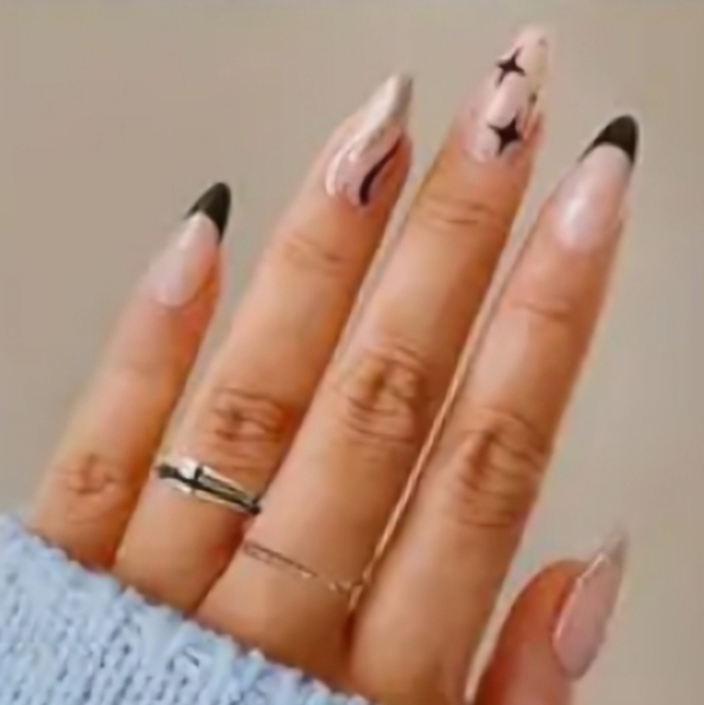 24 Pieces Fake press on nails